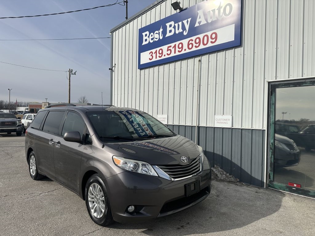 Toyota Sienna 5dr 7-Pass Van V6 XLE AAS FWD (Natl) 2013