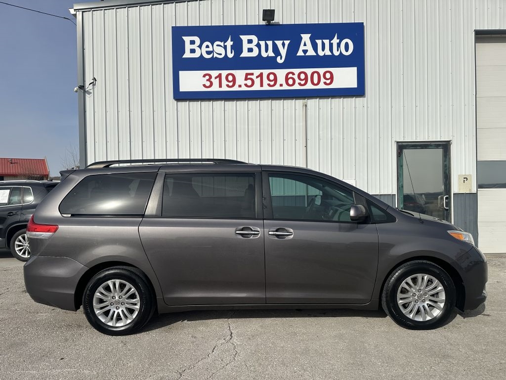 Toyota Sienna 5dr 7-Pass Van V6 XLE AAS FWD (Natl) 2013