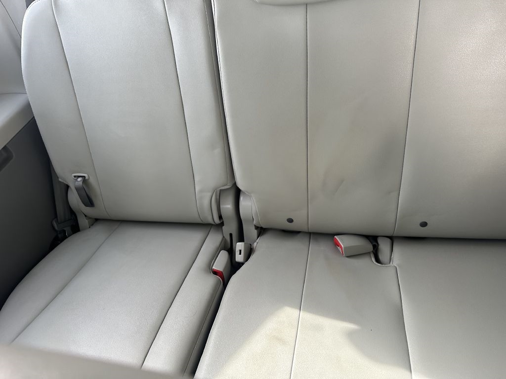 Toyota Sienna 5dr 7-Pass Van V6 XLE AAS FWD (Natl) 2013