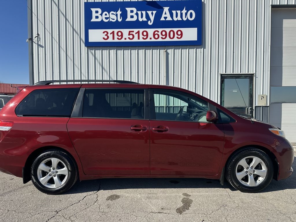 Toyota Sienna 5dr 8-Pass Van V6 LE FWD (Natl) 2014