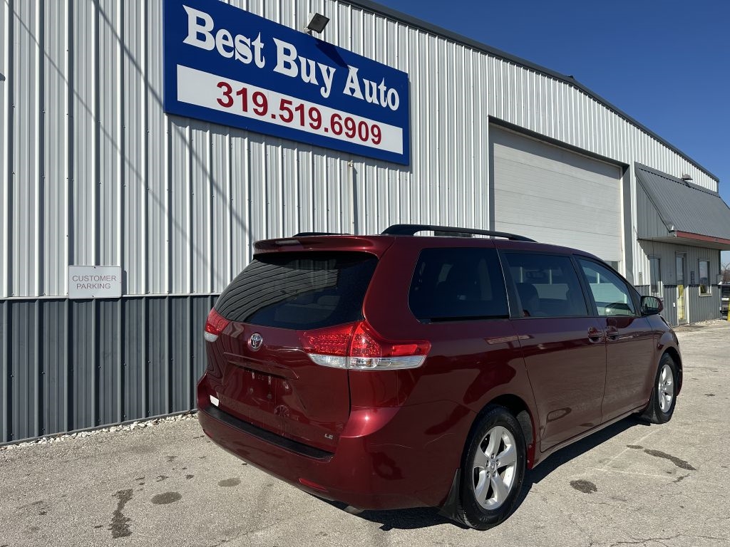 Toyota Sienna 5dr 8-Pass Van V6 LE FWD (Natl) 2014