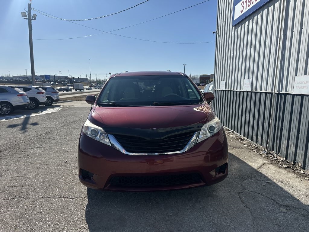 Toyota Sienna 5dr 8-Pass Van V6 LE FWD (Natl) 2014