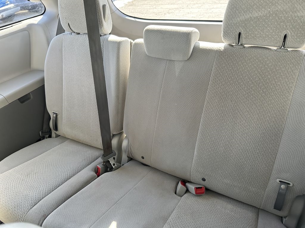 Toyota Sienna 5dr 8-Pass Van V6 LE FWD (Natl) 2014