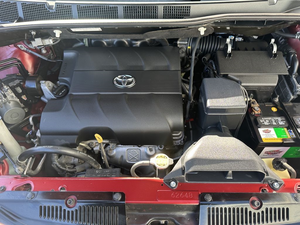 Toyota Sienna 5dr 8-Pass Van V6 LE FWD (Natl) 2014