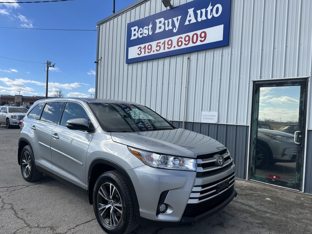 Toyota Highlander LE V6 AWD (Natl) 2019