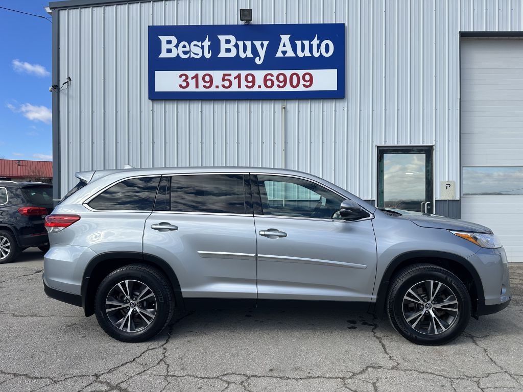 Toyota Highlander LE V6 AWD (Natl) 2019