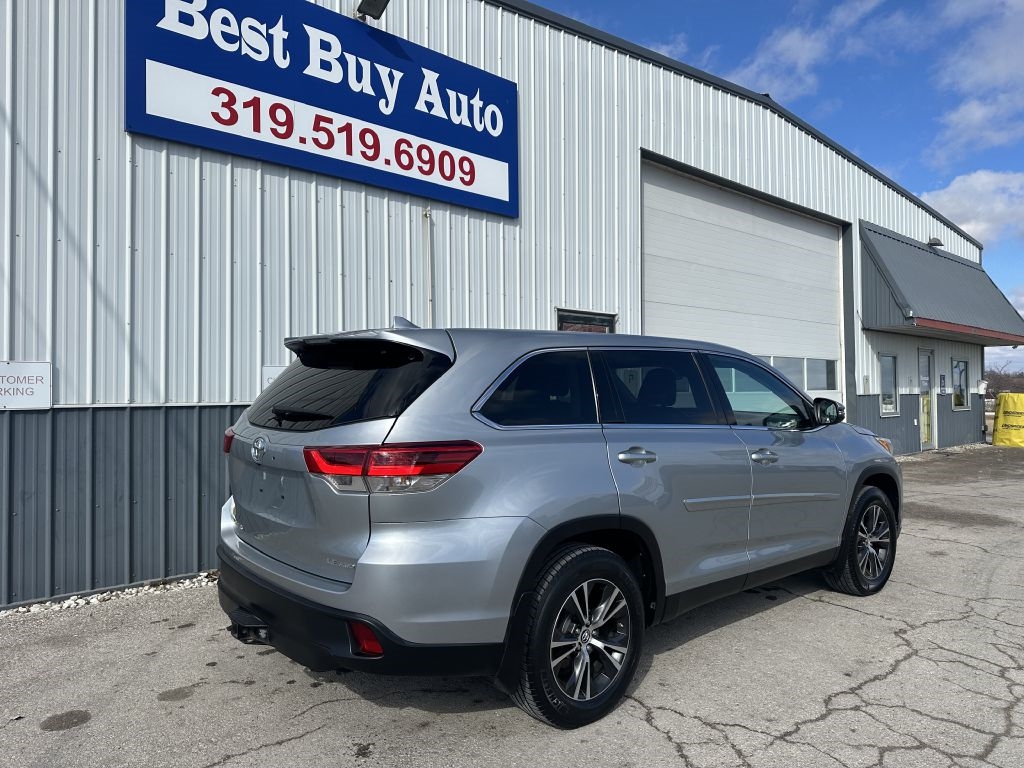 Toyota Highlander LE V6 AWD (Natl) 2019