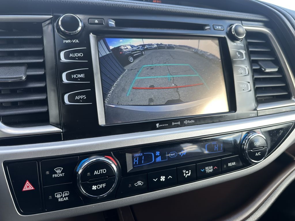 Toyota Highlander LE V6 AWD (Natl) 2019