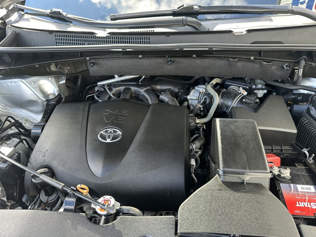 Toyota Highlander LE V6 AWD (Natl) 2019