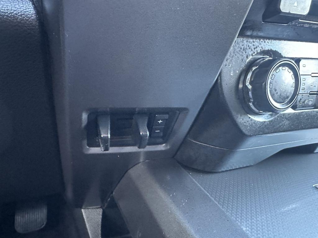 Ford F-150 4WD SuperCrew 157" Lariat w/HD Payload Pkg 2015