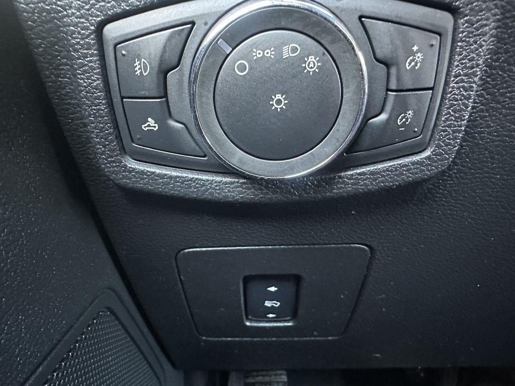 Ford F-150 4WD SuperCrew 157" Lariat w/HD Payload Pkg 2015