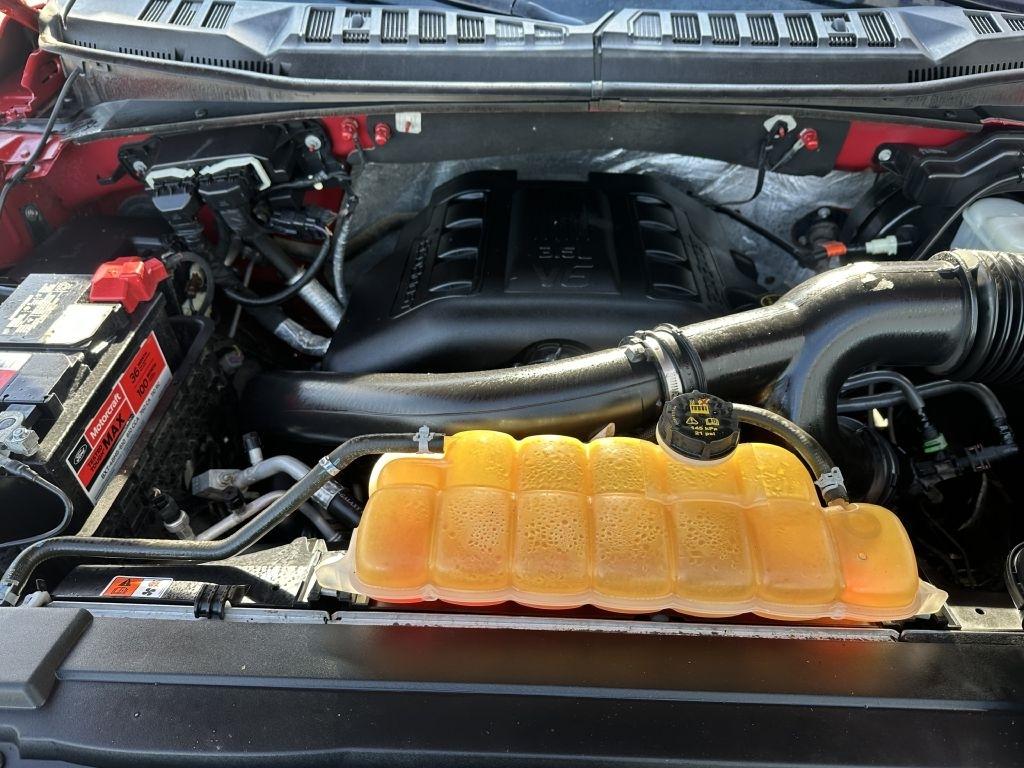 Ford F-150 4WD SuperCrew 157" Lariat w/HD Payload Pkg 2015