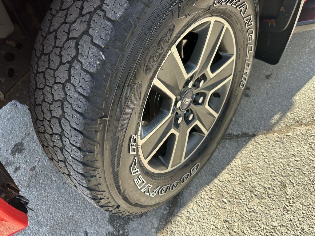 Ford F-150 4WD SuperCrew 157" Lariat w/HD Payload Pkg 2015