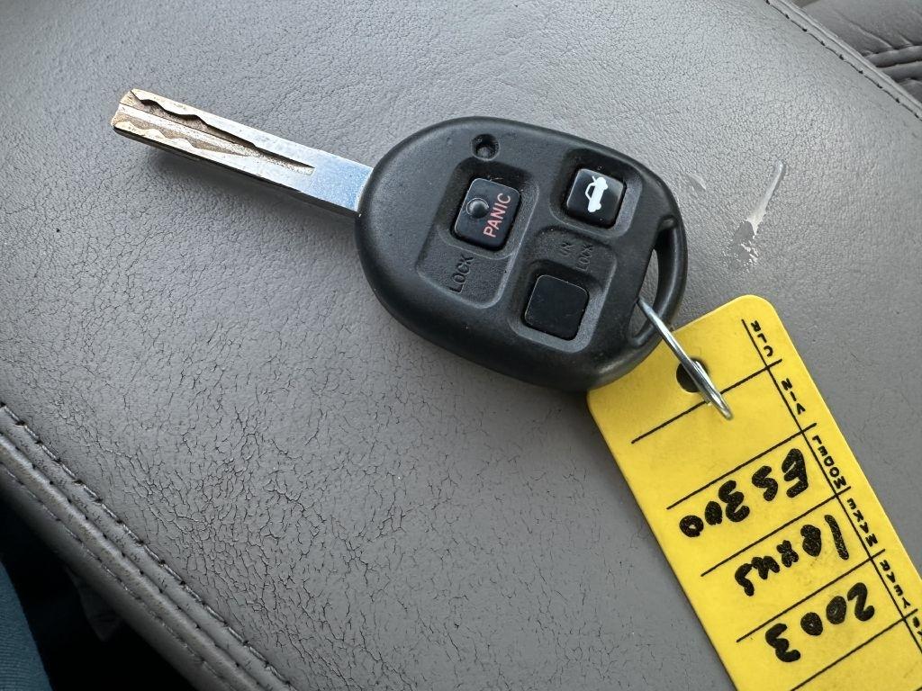 Lexus ES 300 4dr Sdn 2003