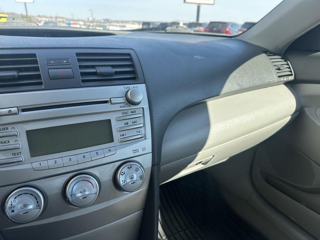 Toyota Camry 4dr Sdn I4 Man (Natl) 2010