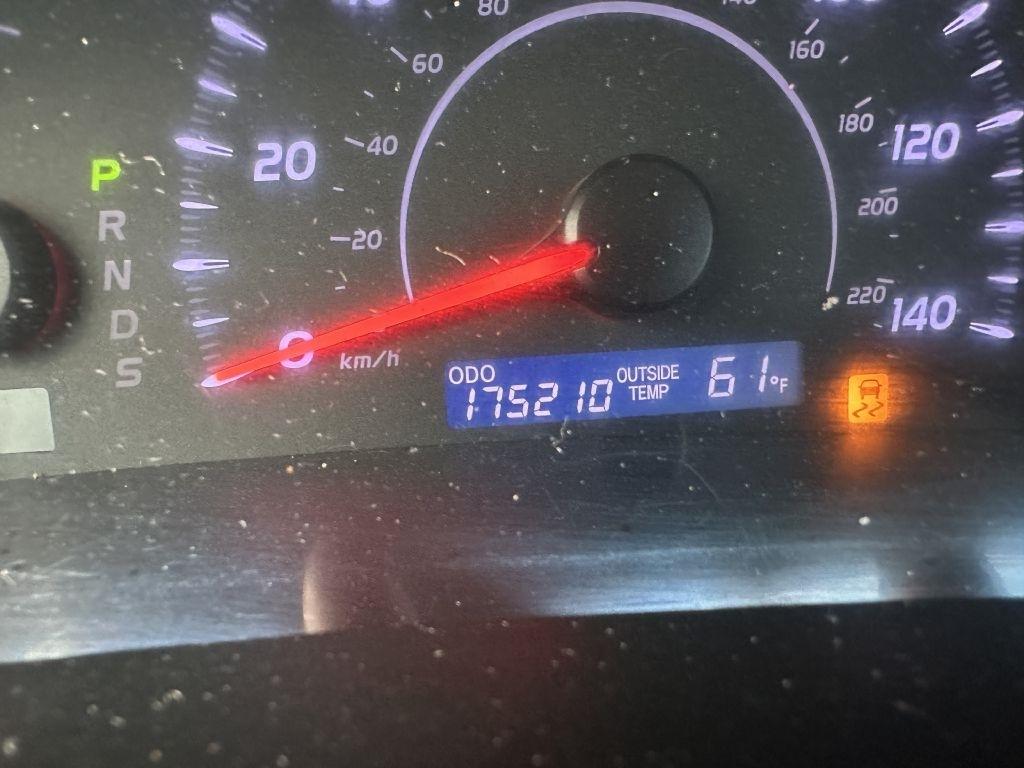 Toyota Camry 4dr Sdn I4 Man (Natl) 2010