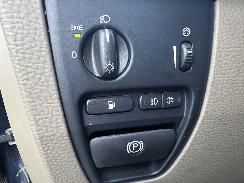 Volvo XC90 AWD 4dr I6 w/Snrf/3rd Row 2007