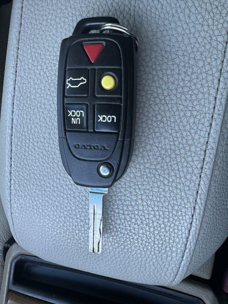 Volvo XC90 AWD 4dr I6 w/Snrf/3rd Row 2007