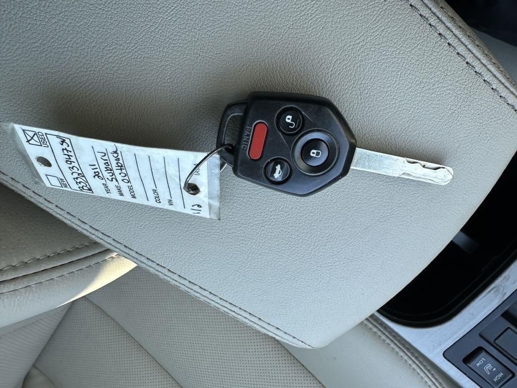 Subaru Outback 4dr Wgn H4 Auto 2.5i Limited Pwr Moon 2011