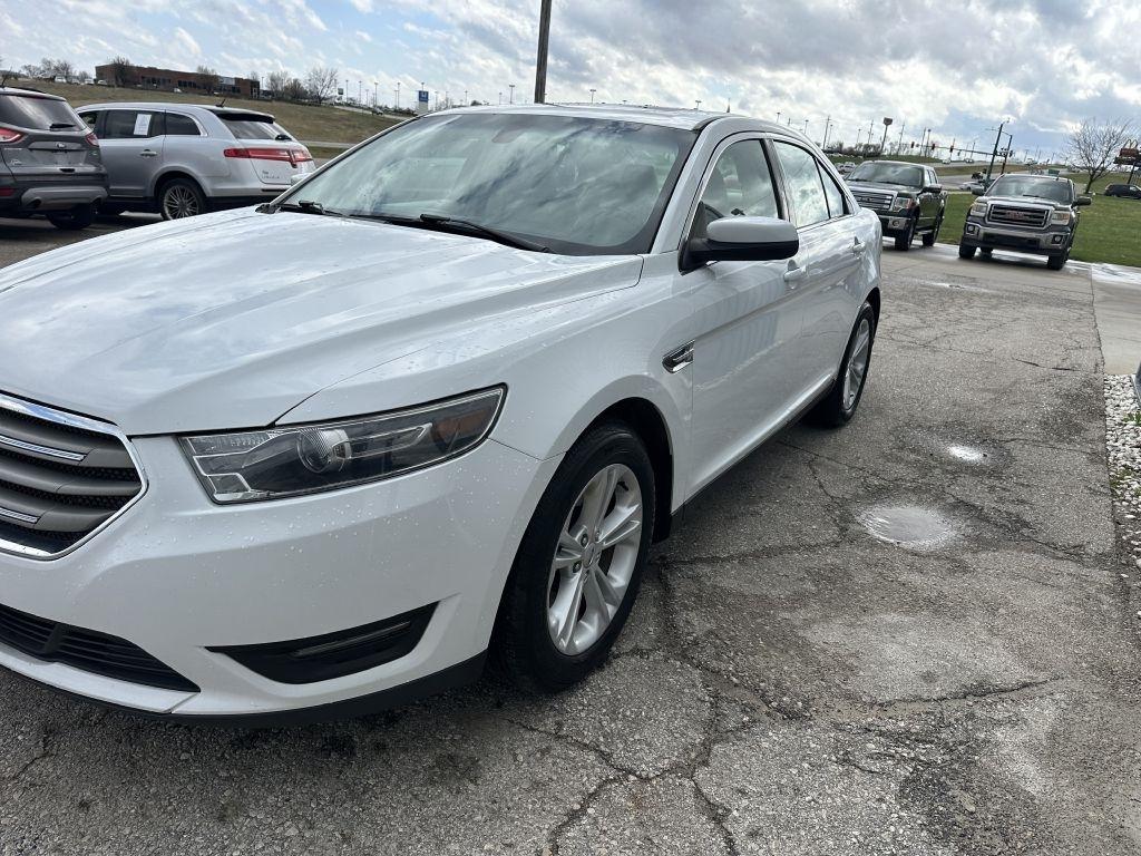 Ford Taurus 4dr Sdn SEL FWD 2016