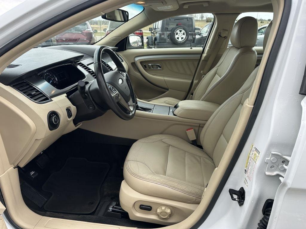 Ford Taurus 4dr Sdn SEL FWD 2016