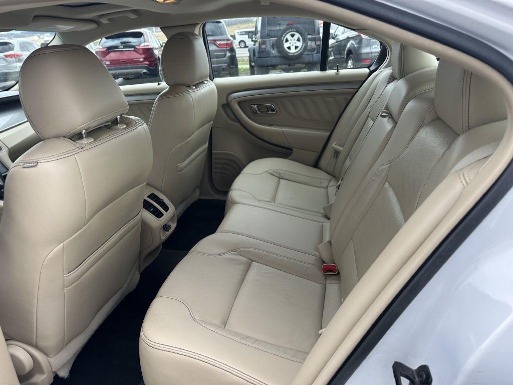 Ford Taurus 4dr Sdn SEL FWD 2016