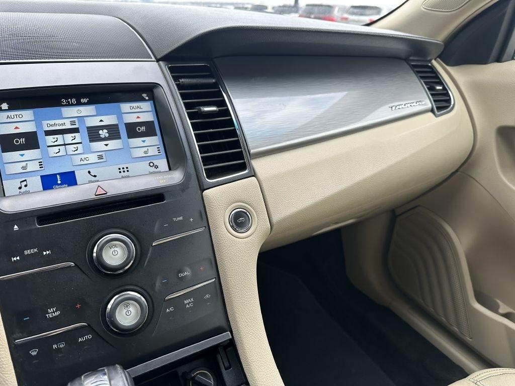 Ford Taurus 4dr Sdn SEL FWD 2016