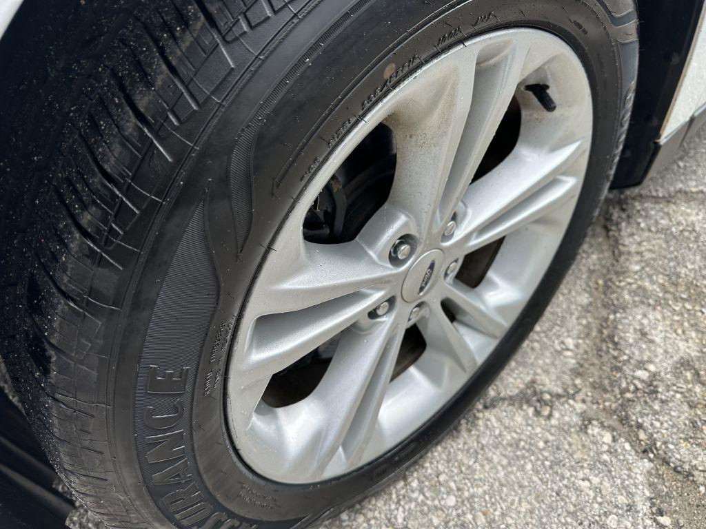 Ford Taurus 4dr Sdn SEL FWD 2016