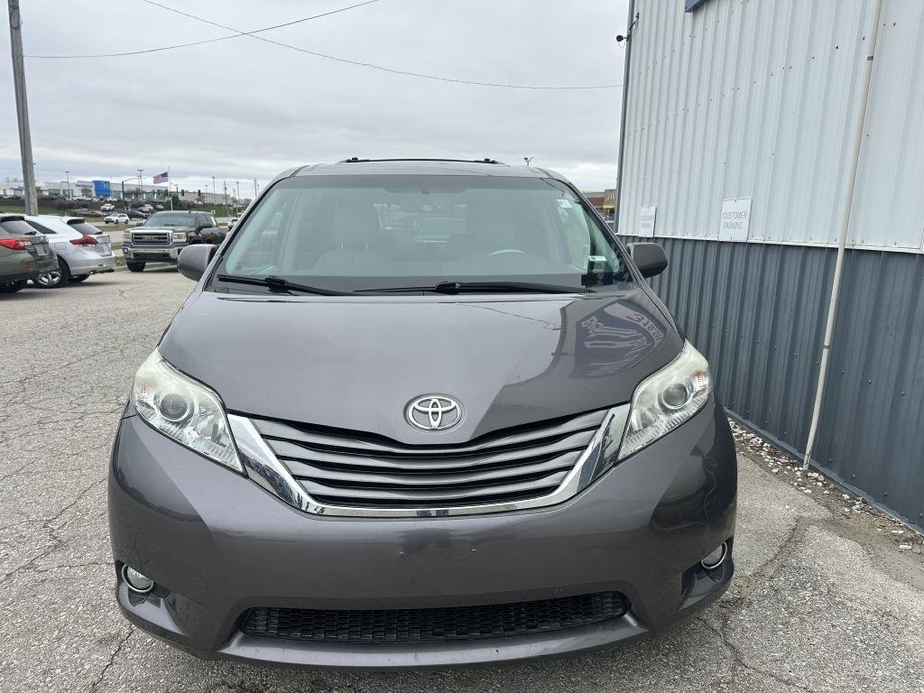 Toyota Sienna 5dr 7-Pass Van V6 XLE AWD (Natl) 2011