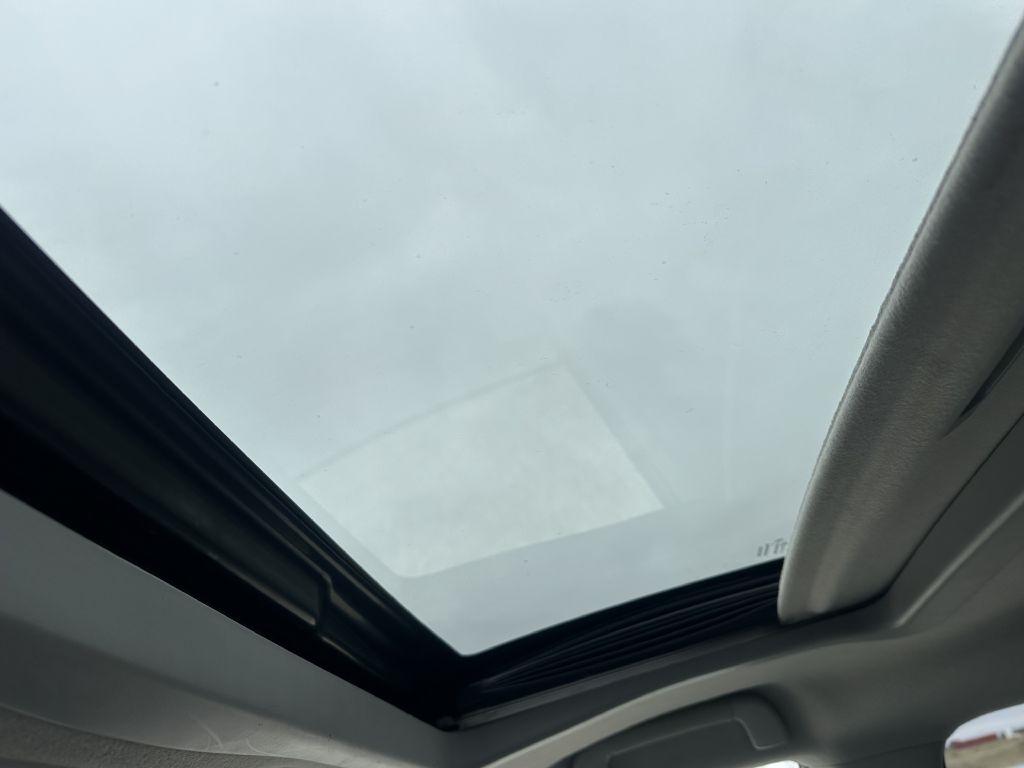 Toyota Sienna 5dr 7-Pass Van V6 XLE AWD (Natl) 2011