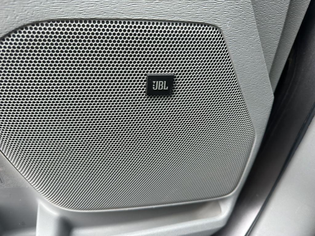 Toyota Sienna 5dr 7-Pass Van V6 XLE AWD (Natl) 2011