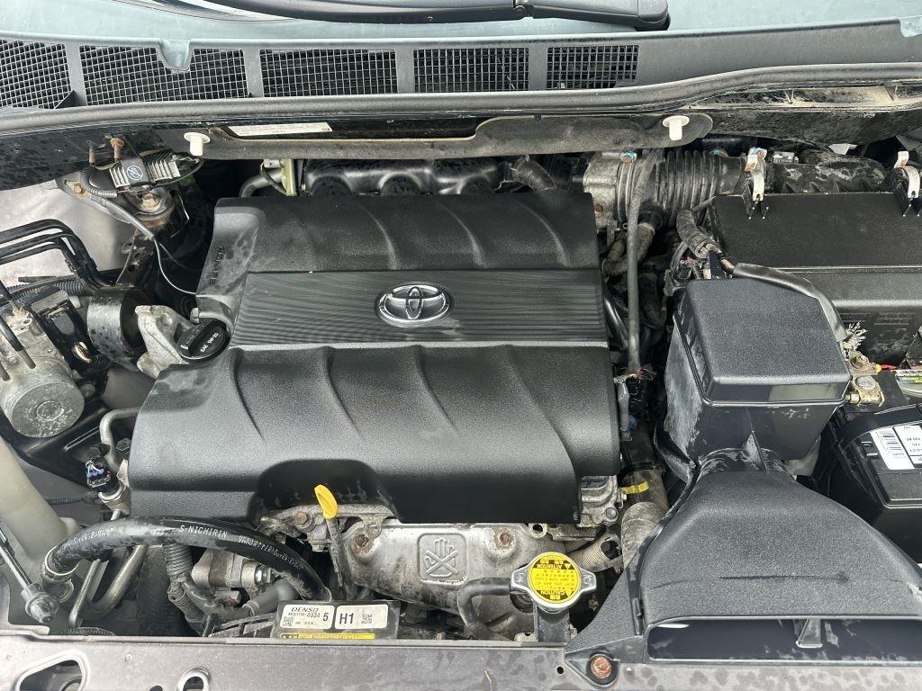 Toyota Sienna 5dr 7-Pass Van V6 XLE AWD (Natl) 2011