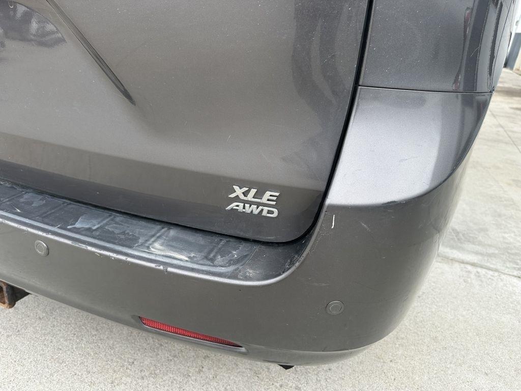 Toyota Sienna 5dr 7-Pass Van V6 XLE AWD (Natl) 2011