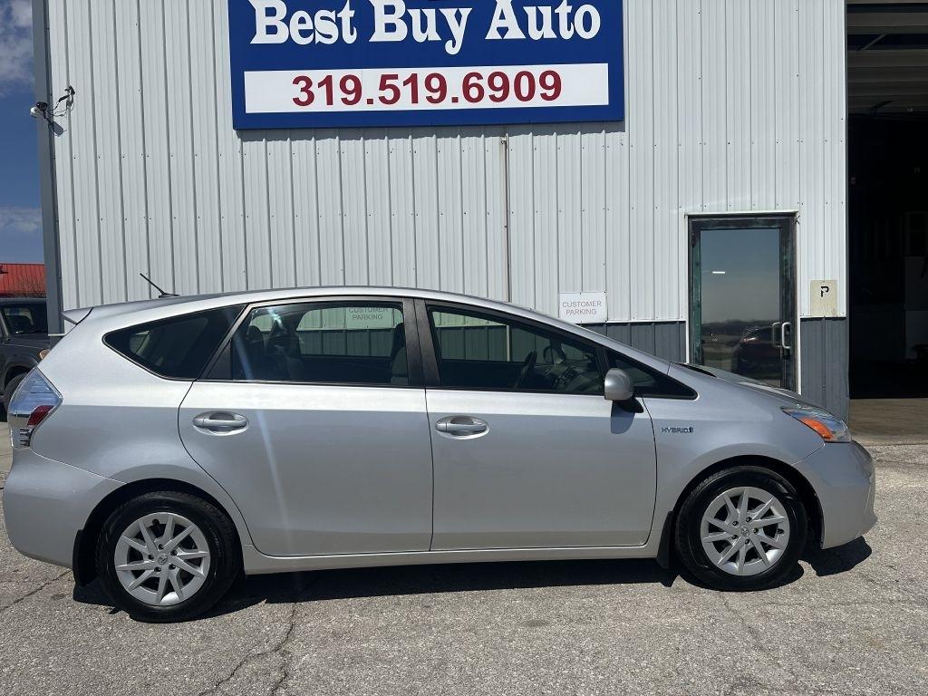 Toyota Prius V 5dr Wgn Three (Natl) 2013