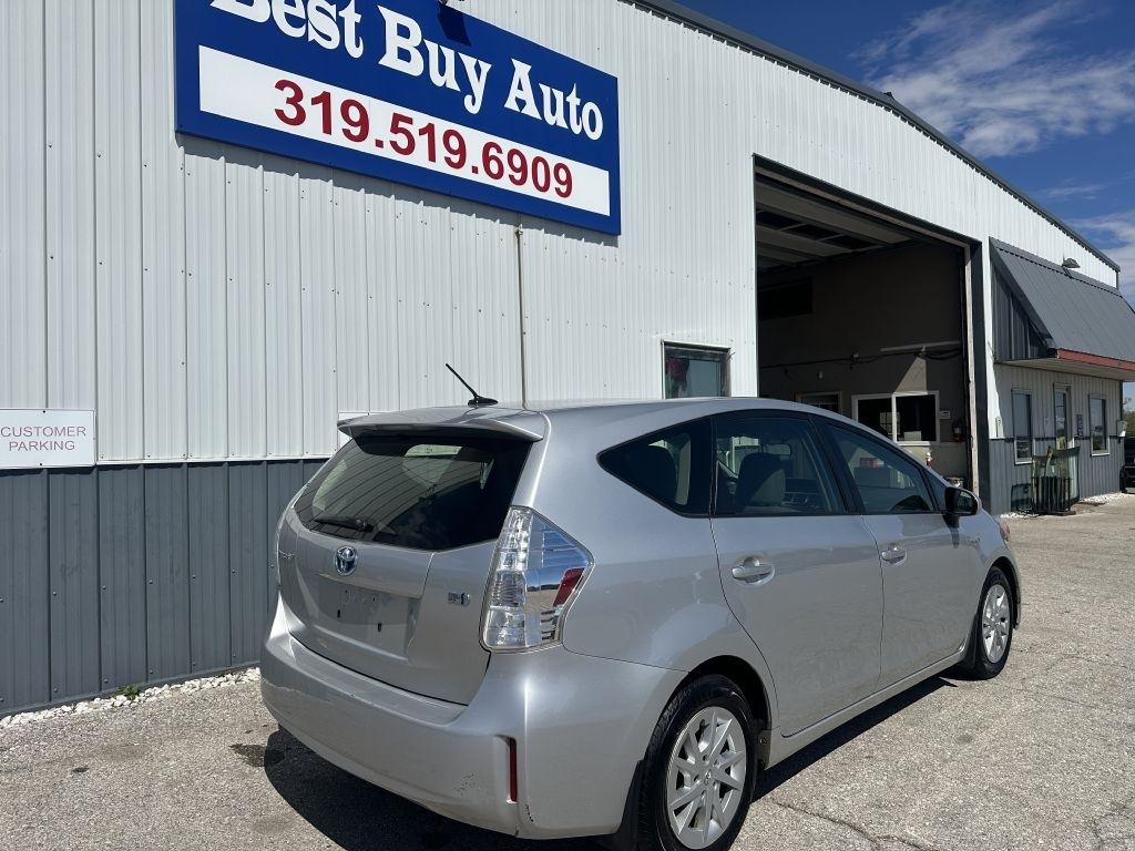 Toyota Prius V 5dr Wgn Three (Natl) 2013