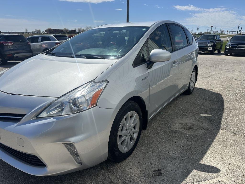 Toyota Prius V 5dr Wgn Three (Natl) 2013