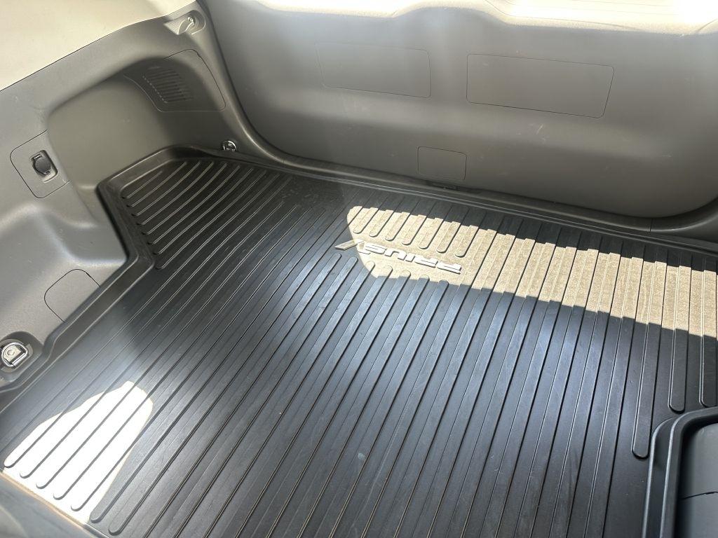 Toyota Prius V 5dr Wgn Three (Natl) 2013