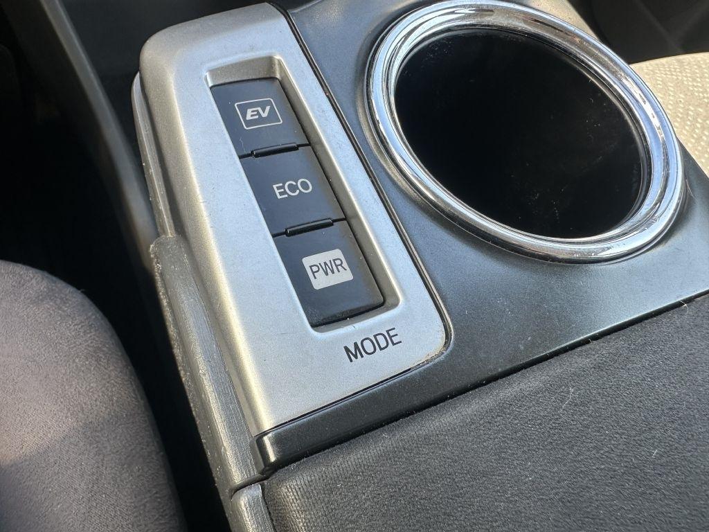 Toyota Prius V 5dr Wgn Three (Natl) 2013