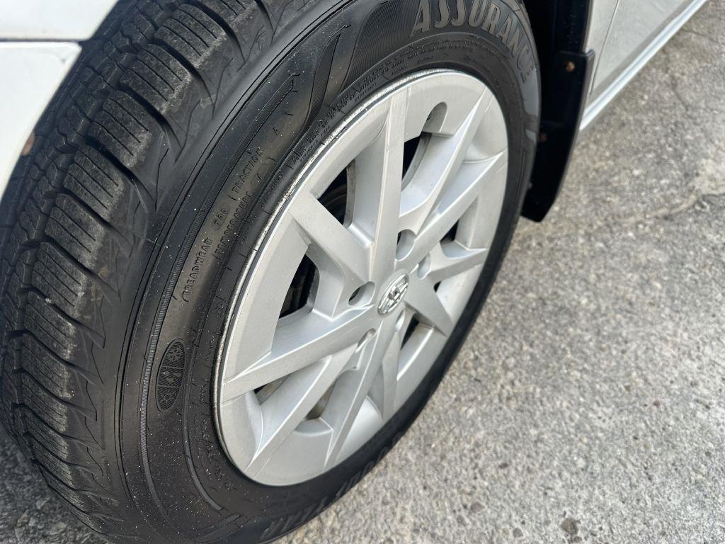 Toyota Prius V 5dr Wgn Three (Natl) 2013