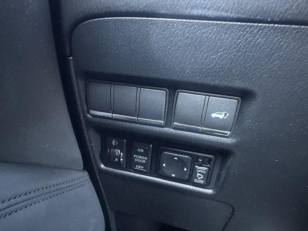 Infiniti QX56 4WD 4dr 7-passenger 2011