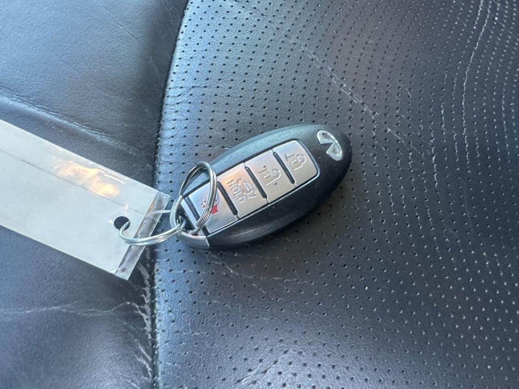 Infiniti QX56 4WD 4dr 7-passenger 2011