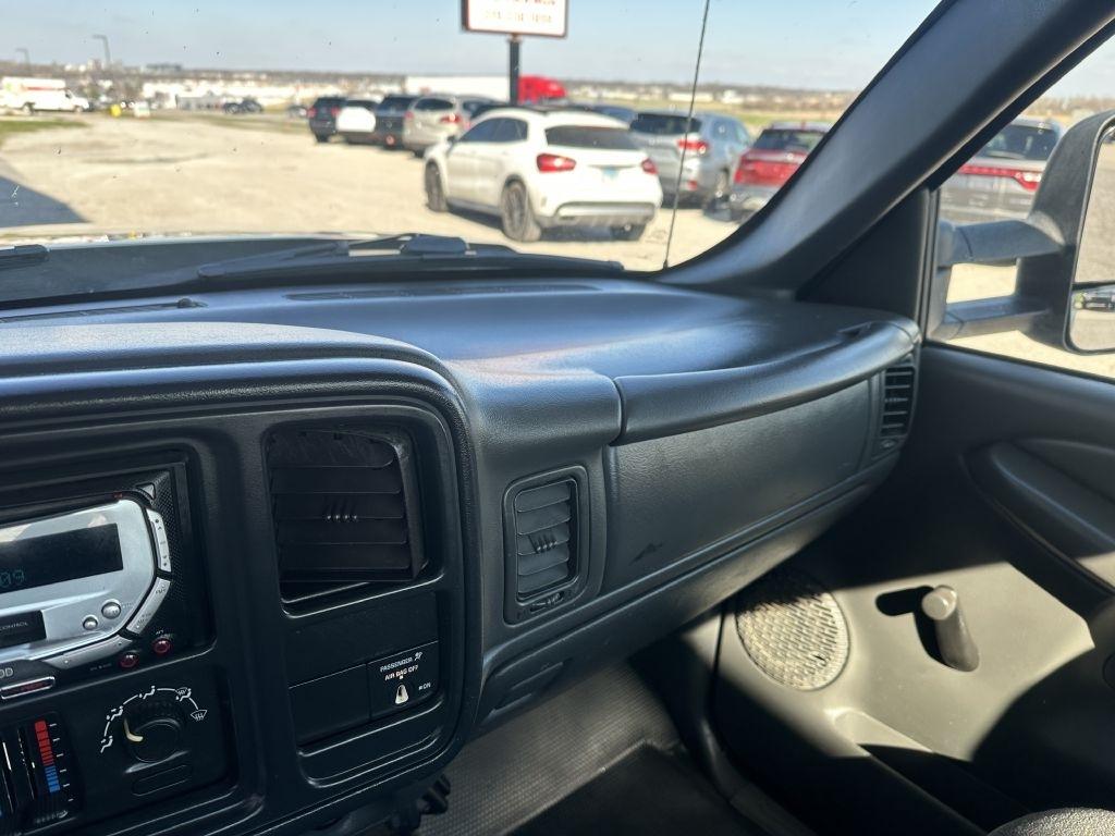 Chevrolet Silverado 2500HD Reg Cab 133" WB Work Truck 2005