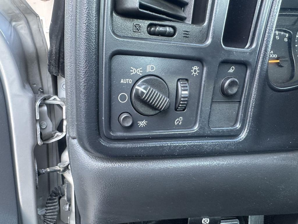 Chevrolet Silverado 2500HD Reg Cab 133" WB Work Truck 2005