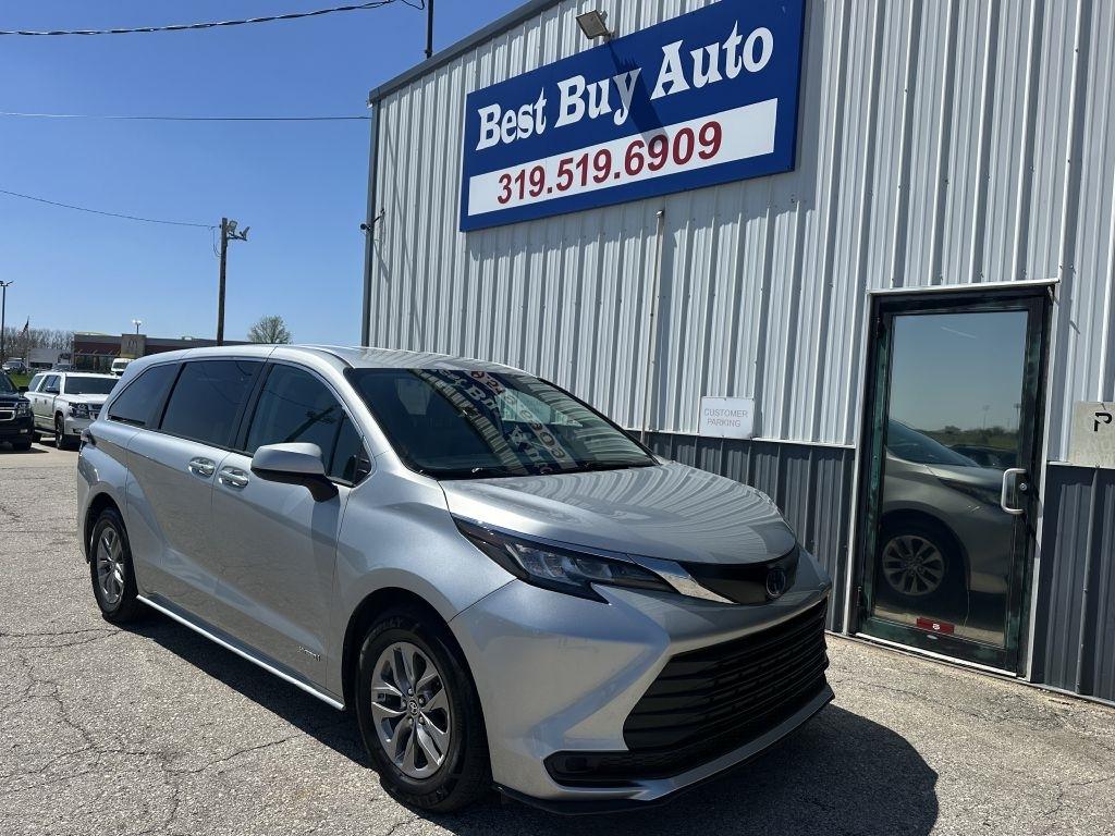 Toyota Sienna LE AWD 8-Passenger (Natl) 2021