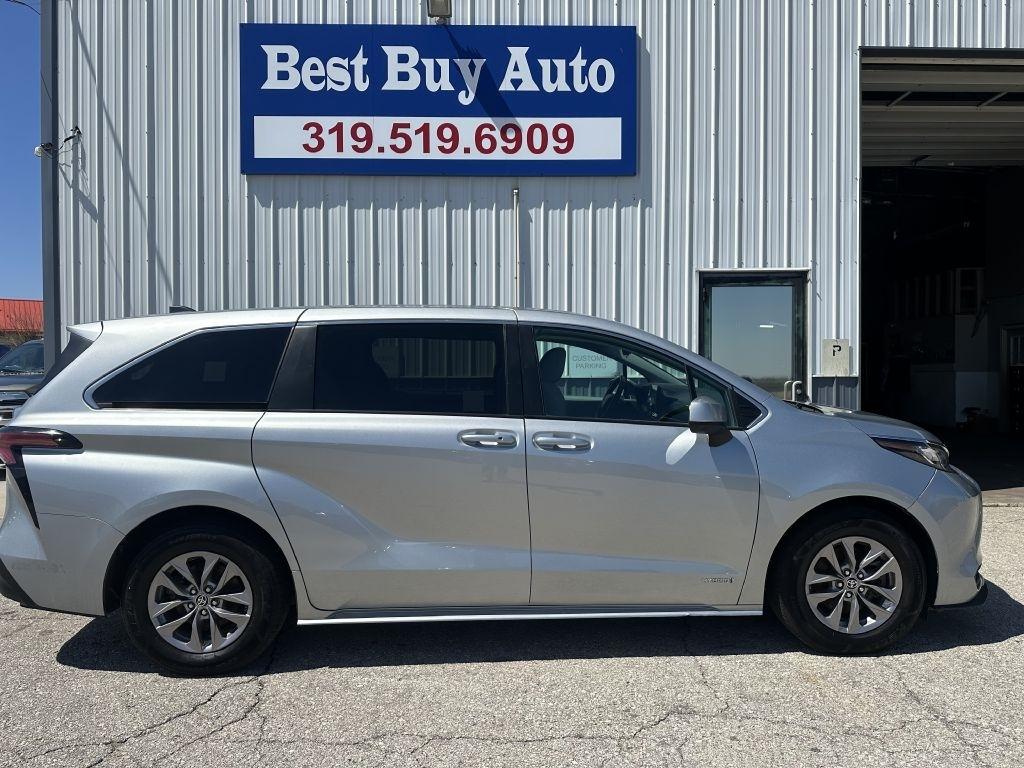 Toyota Sienna LE AWD 8-Passenger (Natl) 2021