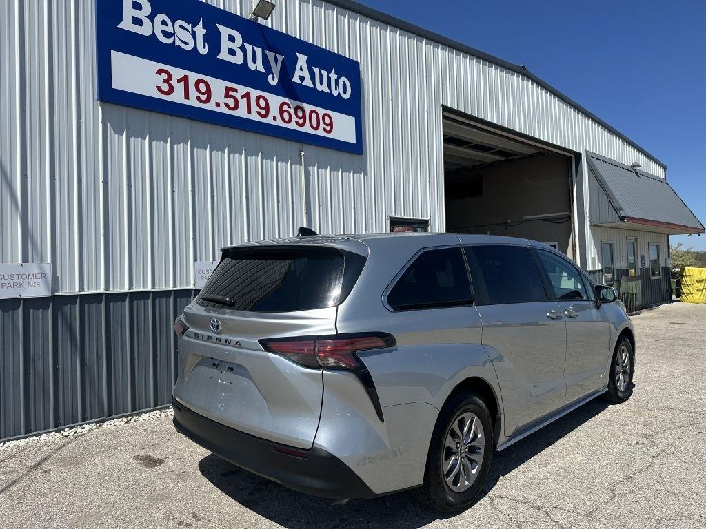 Toyota Sienna LE AWD 8-Passenger (Natl) 2021