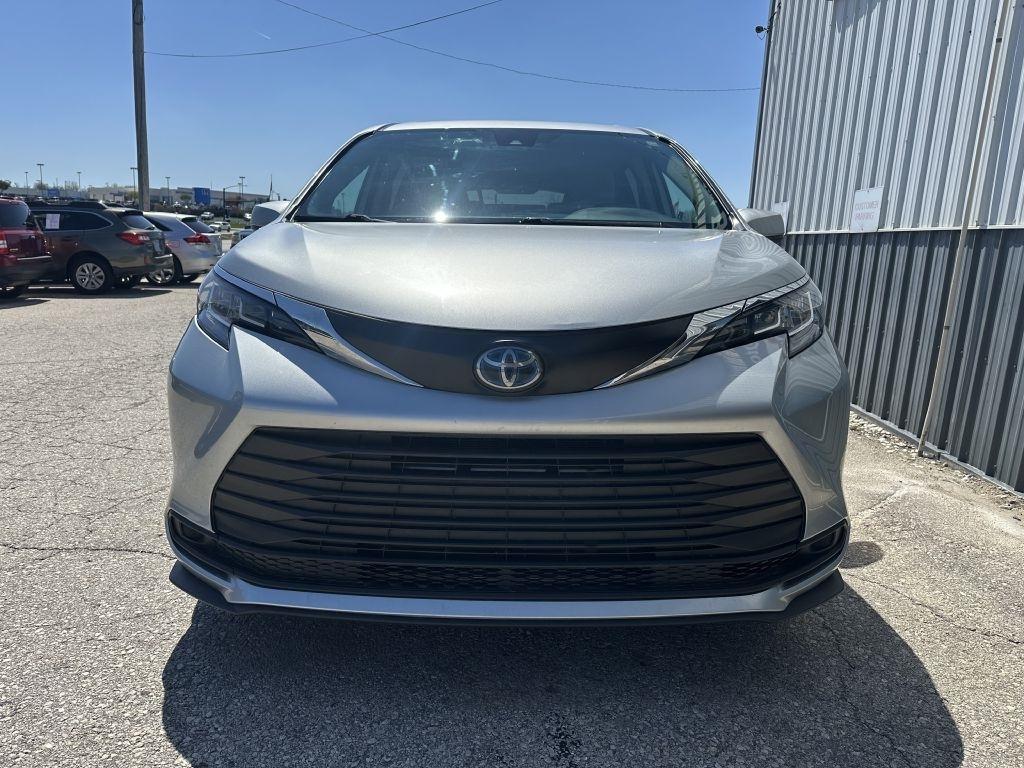 Toyota Sienna LE AWD 8-Passenger (Natl) 2021