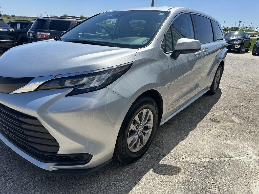 Toyota Sienna LE AWD 8-Passenger (Natl) 2021