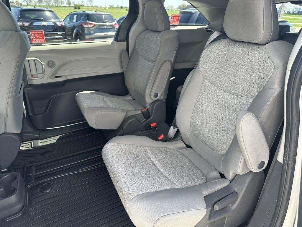 Toyota Sienna LE AWD 8-Passenger (Natl) 2021