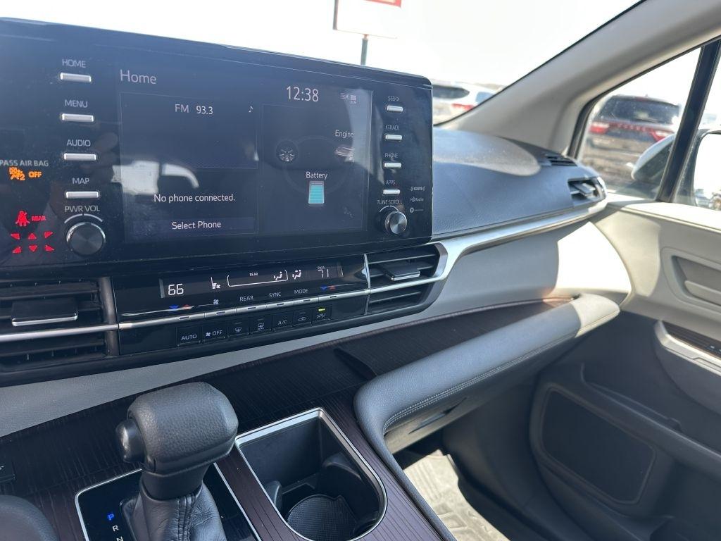 Toyota Sienna LE AWD 8-Passenger (Natl) 2021